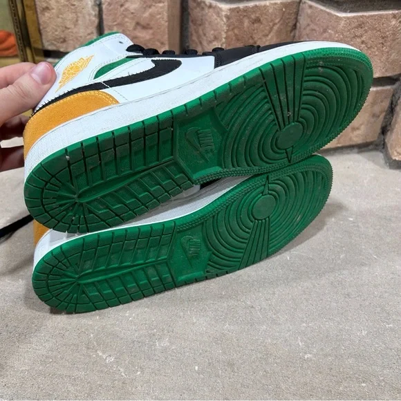 Air Jordan 1 Mid SE Lucky Green Laser Orange GS Size 5.5Y or wmns 7 BQ6931-101 - Picture 6 of 6